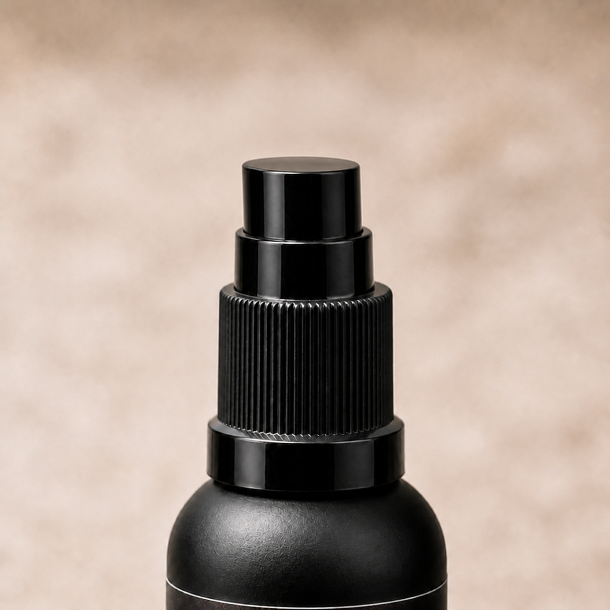Diggn'It Skin Comfort Serum straight symmetrical pump and bottle material detail