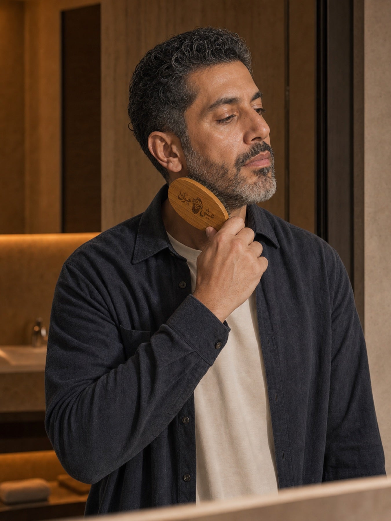 مصمم لليد.
