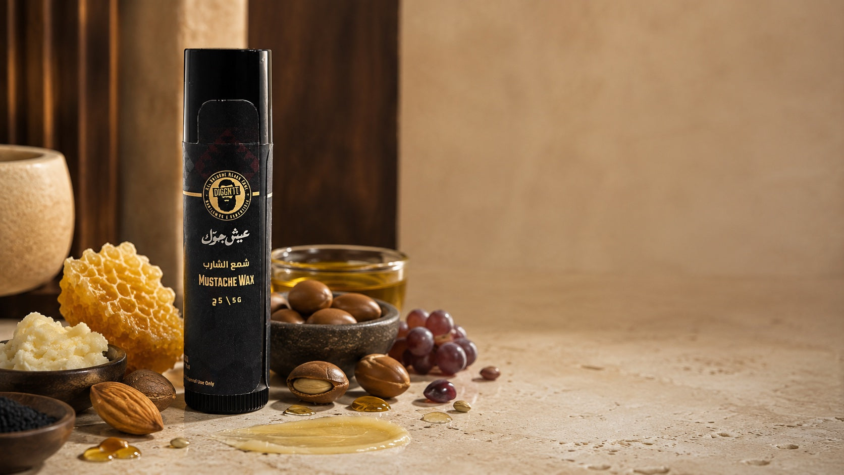 شمع الشارب من DiggnIt مع شمع العسل وزبدة الشيا والزيوت الطبيعية