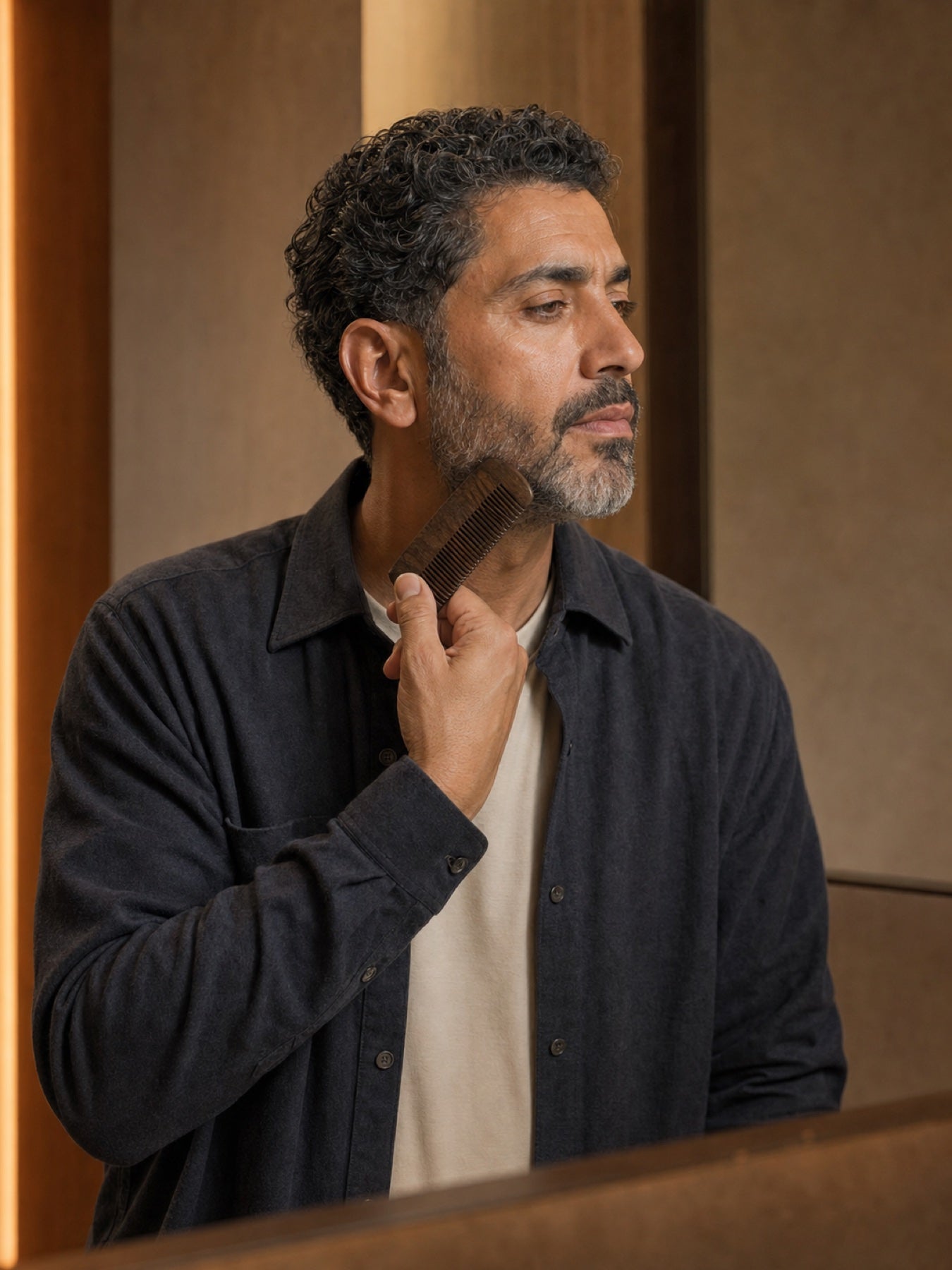 مصمم لليد.